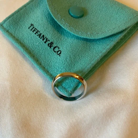 Tiffany&Co. Platinum Tiffany Wedding Band - Picture 1 of 11